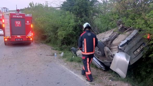 Malatyada takla atarak ters dönen otomobilin sürücüsü yaralandı