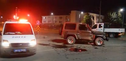 İki araç kavşakta çarpıştı: 23 yaşındaki genç hayatını kaybetti