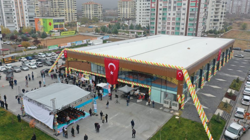 Yeşilyurt’ta Çilesiz Kapalı Semt Pazar Hizmete Girdi