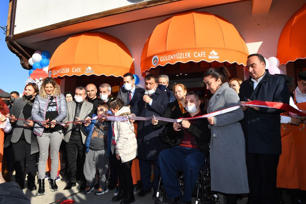 Down Sendromlu çocuklar çalışacak...Gülen Yüzler Cafe açıldı