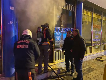 Mobilya dükkanında korkutan yangın