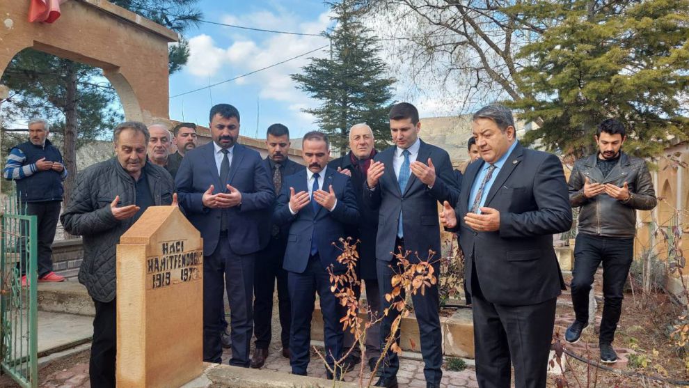 Ülkü Ocakları Genel Başkanı Yıldırım’dan şehitlerin kabirlerine ziyaret