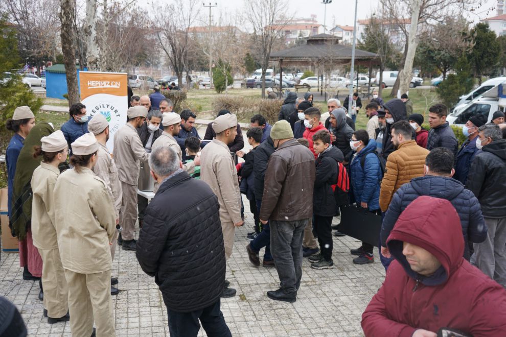 Yeşilyurt Belediyesi Hoşaf ve Arpa Ekmek Dağıttı