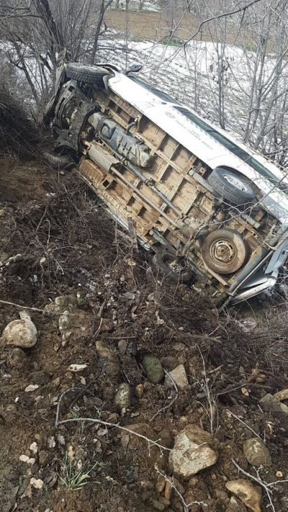 Yolcu minibüsü ile otomobil çarpıştı: 15 yaralı