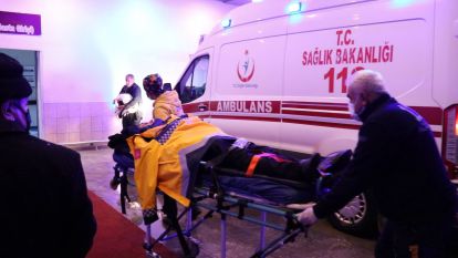 Yolcu otobüsü yoldan çıkarak yan yattı: 6 yaralı