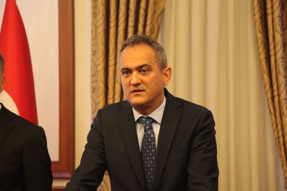 Bakan Özer, “Öğretmenler müthiş bir örneklik oluşturdular”