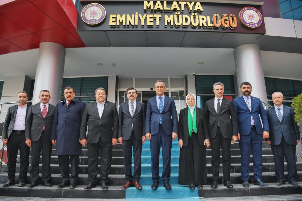 Bakan Özer Emniyet Müdürlüğünü ziyaret etti