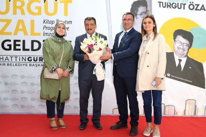 "Gençler İçin Turgut Özal" kitabı, kitapseverlerle buluştu