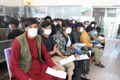 Afganlılar uçarak gidiyor!.. 4 günde 908 Afgan