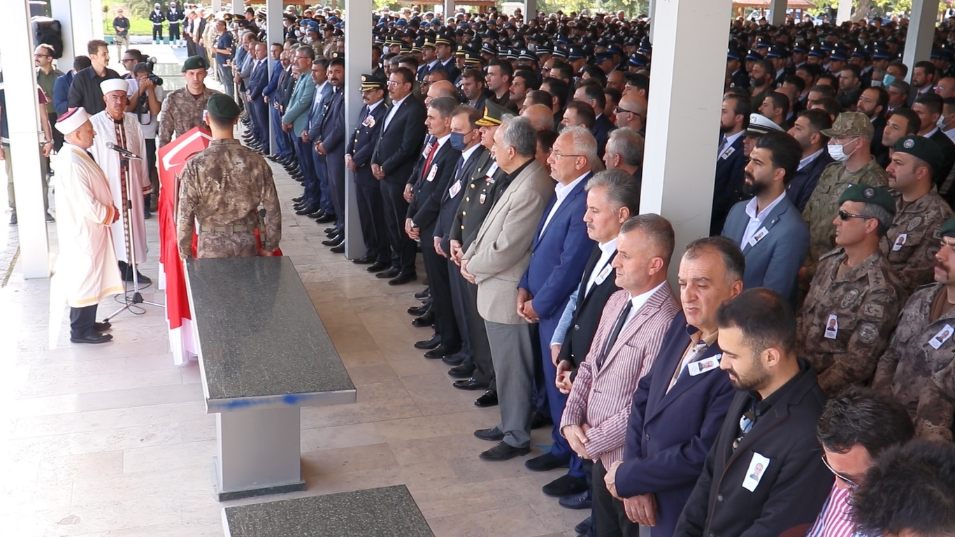 Yaptıkları hain ve alçak saldırı sonucu Malatyalı Özel Harekat Polisi Aytaç Altunörs’ü şehit eden terör örgütüne yönelik operasyonda toplam 50 terörist etkisizleştirildi.