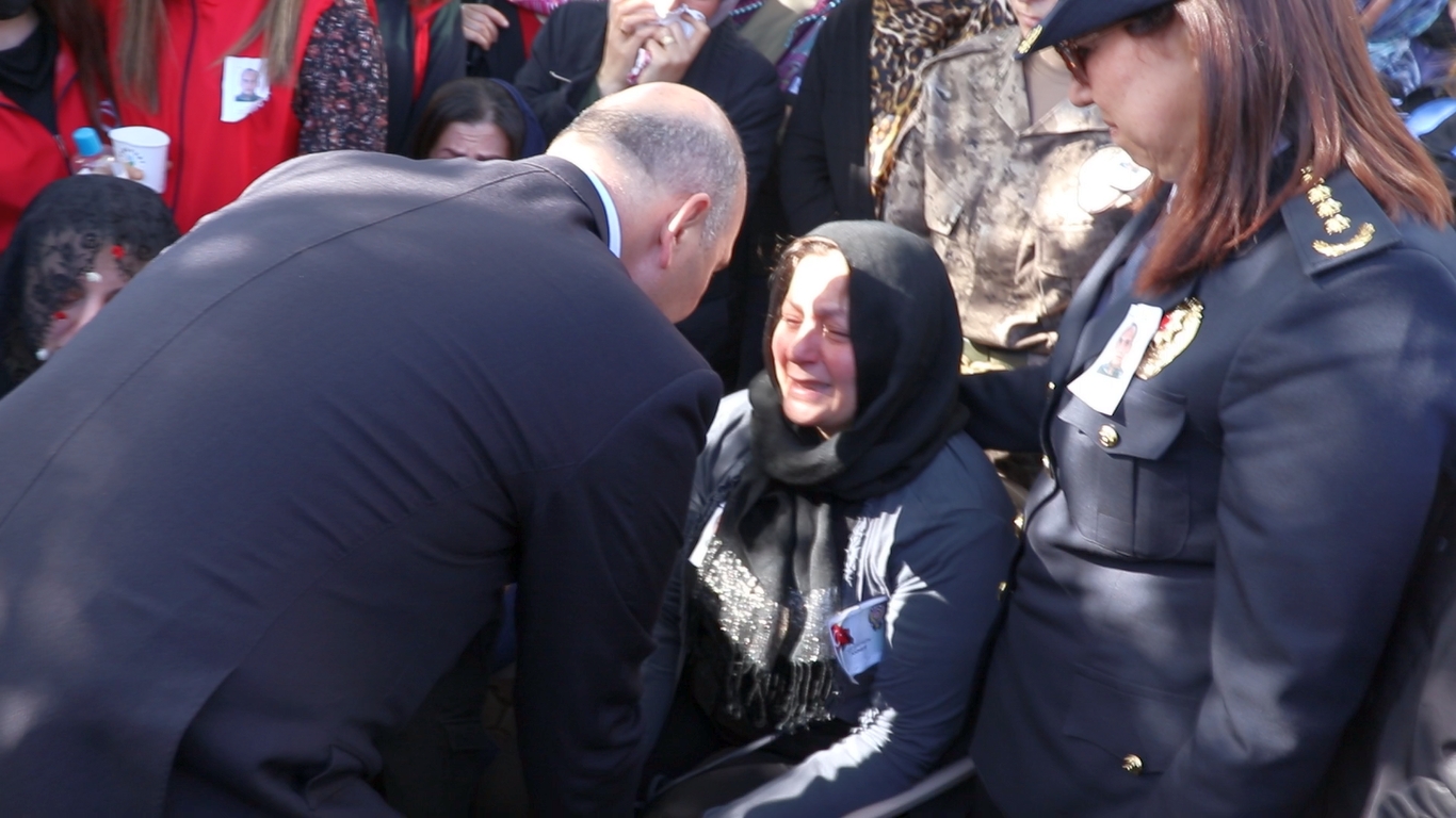 Fırat Kalkanı Harekat bölgesinde yer alan Mare Soran'da, kontrol noktasına teröristlerce düzenlenen roketli saldırıda şehit düşen Özel Harekat Polisi Aytaç Altunörs (34) memleketi Malatya’da son yolculuğuna uğurlandı.