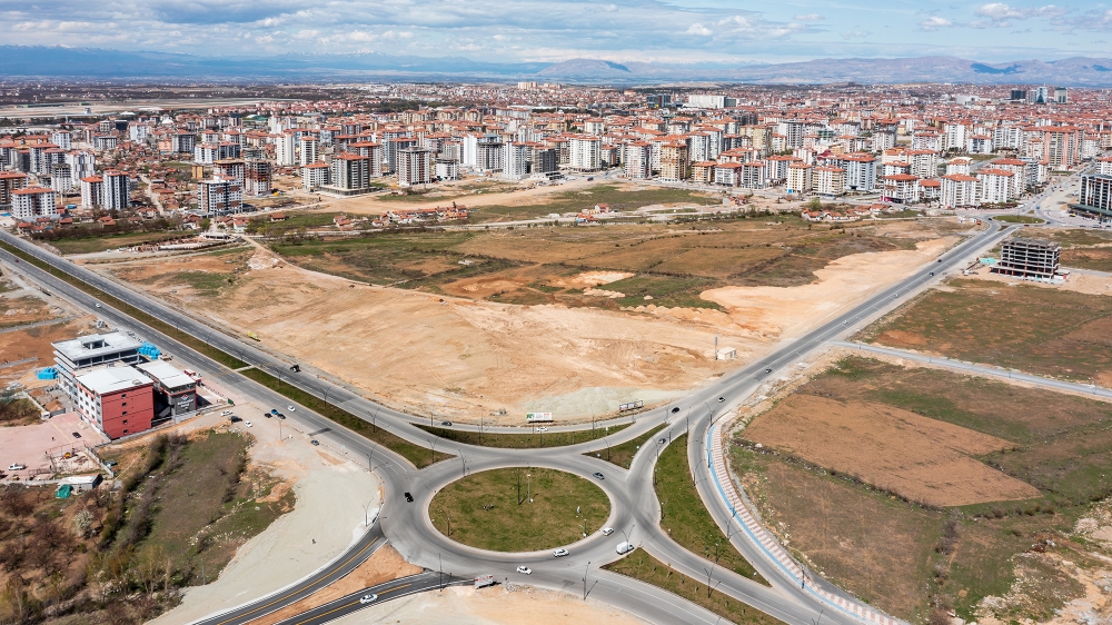 Malatya Büyükşehir Belediyesi tarafından Cumhuriyetimizin 100. yılında tamamlanması planlanan 100.yıl parkının yer teslimi, ilgili müellif firmaya yapıldı. Malatya Büyükşehir Belediye Başkanı Selahattin Gürkan, yer teslimin yapıldığı alanda incelemelerde bulundu.