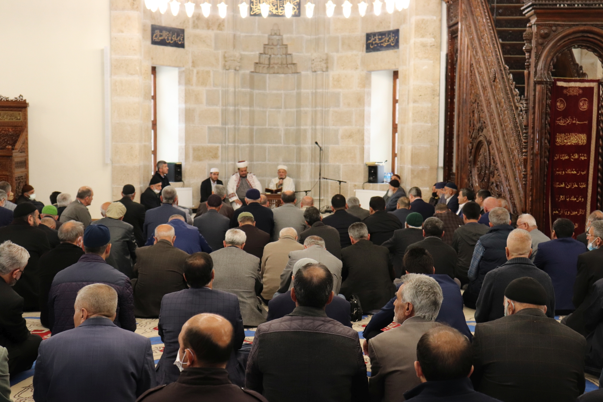 Malatya Belediyesi eski Başkanlarından Hamit Fendoğlu'nun şehit edilişinin 44. Yıldönümünde ailesi tarafından Yeni Camii’de Kur’an-ı kerim ve Mevlid-i Şerif okutuldu.