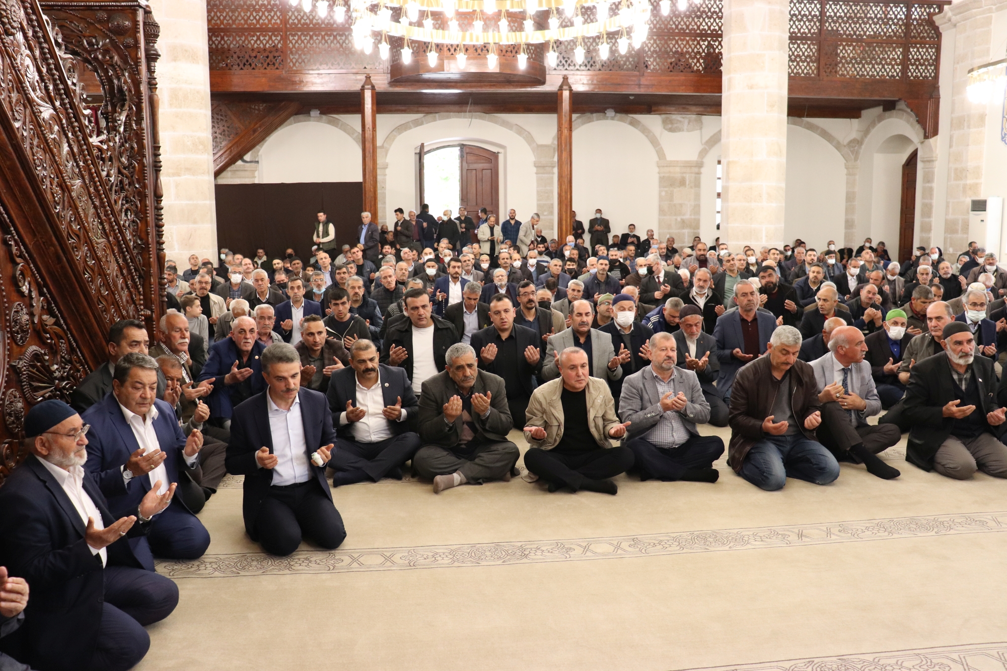 Malatya Belediyesi eski Başkanlarından Hamit Fendoğlu'nun şehit edilişinin 44. Yıldönümünde ailesi tarafından Yeni Camii’de Kur’an-ı kerim ve Mevlid-i Şerif okutuldu.