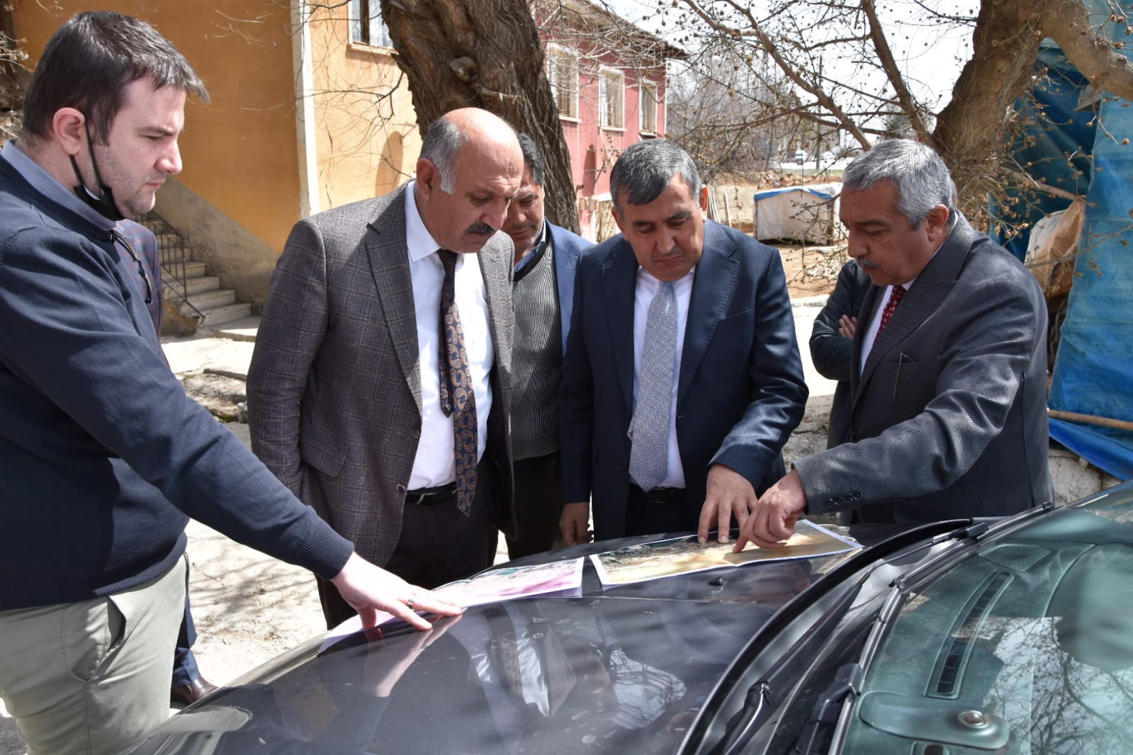 Malatya Büyükşehir Belediyesi Su ve Kanalizasyon İdaresi (MASKİ) Genel Müdürlüğü Doğanşehir İlçesi Sürgü Mahallesi’nde fiziki kayıp kaçak suların önüne geçmek için içme suyu rehabilitasyon ve izole çalışmaları başladı.