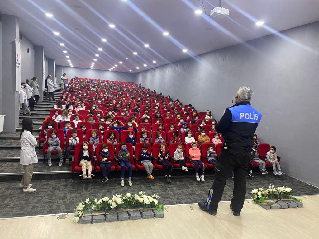 Malatya İl Emniyet Müdürlüğü Toplum Destekli Polislik ekiplerince Malatya’da şehrin çeşitli noktalarında bulunan ve çevre güvenliğine tehdit oluşturan, suç ve suçlulara mekân olma ihtimali bulunan metruk bina ve araçlara yönelik tespit çalışmalarına devam edildi.