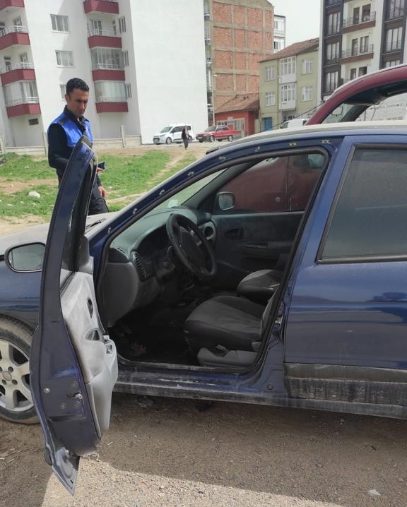 Malatya İl Emniyet Müdürlüğü Toplum Destekli Polislik ekiplerince Malatya’da şehrin çeşitli noktalarında bulunan ve çevre güvenliğine tehdit oluşturan, suç ve suçlulara mekân olma ihtimali bulunan metruk bina ve araçlara yönelik tespit çalışmalarına devam edildi.