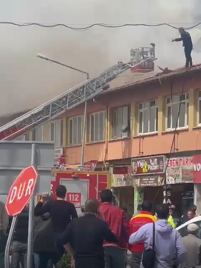 Akçadağ ilçe merkezinde çıkan çatı yağını büyümeden söndürülünce herkes rahat bir nefes aldı.