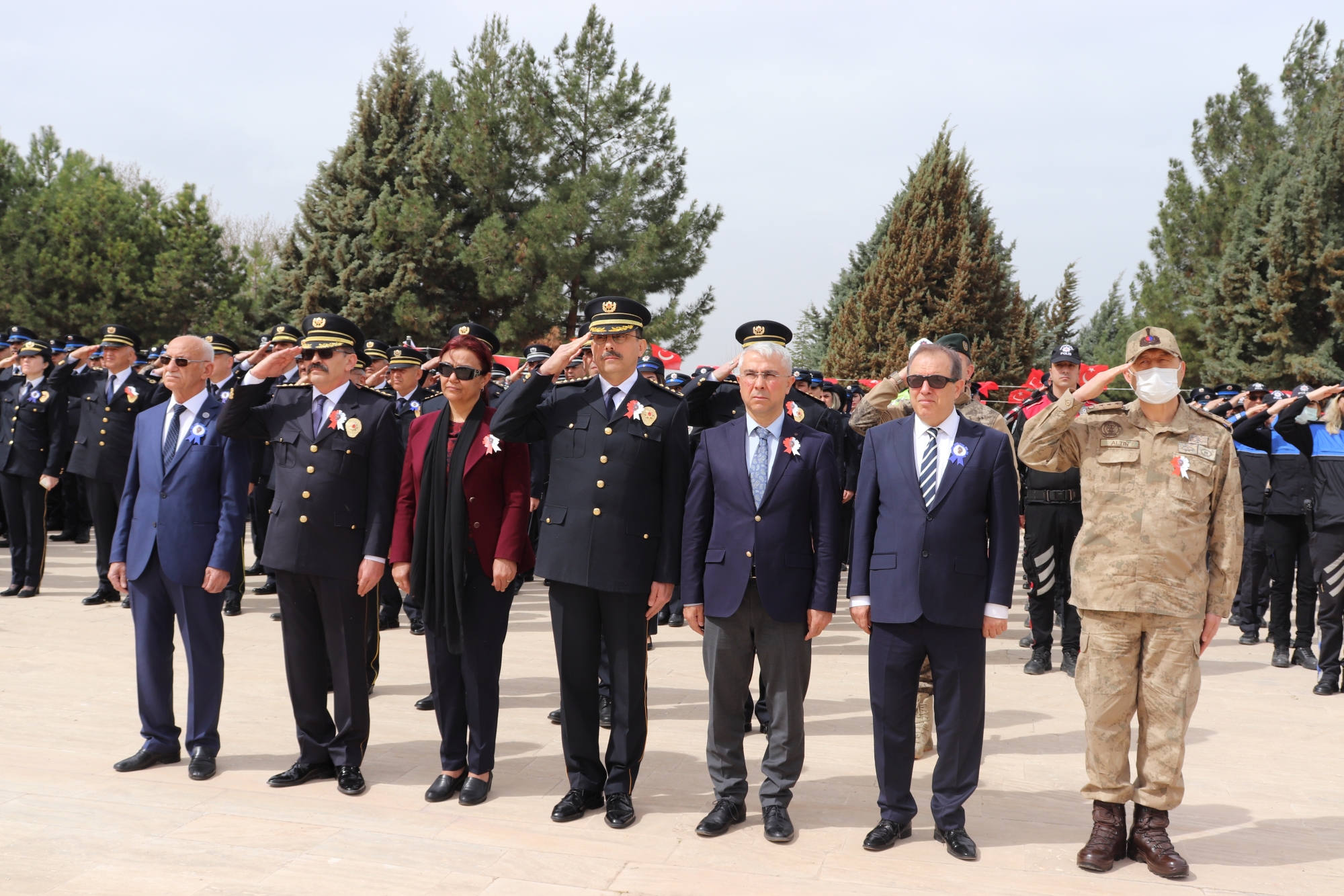 Türk Polis Teşkilatı’nın 177. Kuruluş Yıl Dönümü ve Polis Haftası dolayısıyla ilk tören Malatya Şehitliğinde düzenlendi ve şehitlerin mezarları ziyaret edildi.