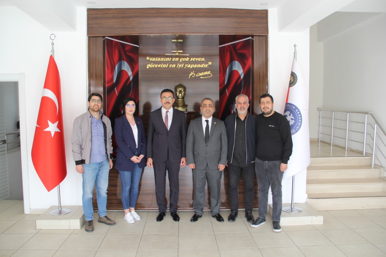 Türk Polis Teşkilatı’nın 177. Yıl dönümü dolayısıyla Malatya Polis Meslek Eğitim Merkezi Müdürü Faruk Nalçacı’yı ziyaret eden MGTC Başkanı Mehmet Aydın, Polis Teşkilatı’nın Türkiye’nin güven, huzur ve asayişinde önemli görevler üstlendiğini kaydetti.