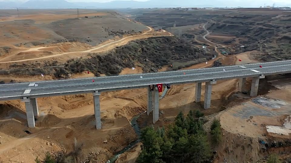 Malatya Çevre Yolu 1. Kısım Açılış Töreni Cumhurbaşkanı Recep Tayyip Erdoğan,’ın telekonferans sistemi üzerinden katılımı ile gerçekleştirildi.  