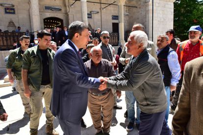 Vali Şahin Teze Cami'de İncelemede Yaptı 