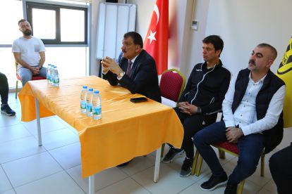 Gürkan'dan ziyaret ve maaş desteği