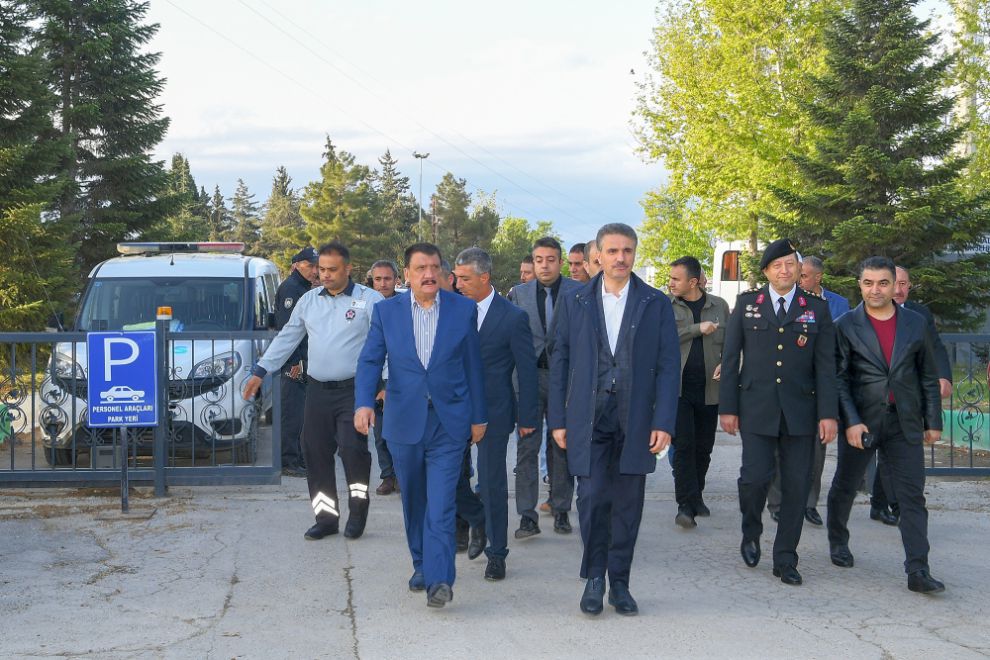 İlk ziyaretleri şehitlik oldu