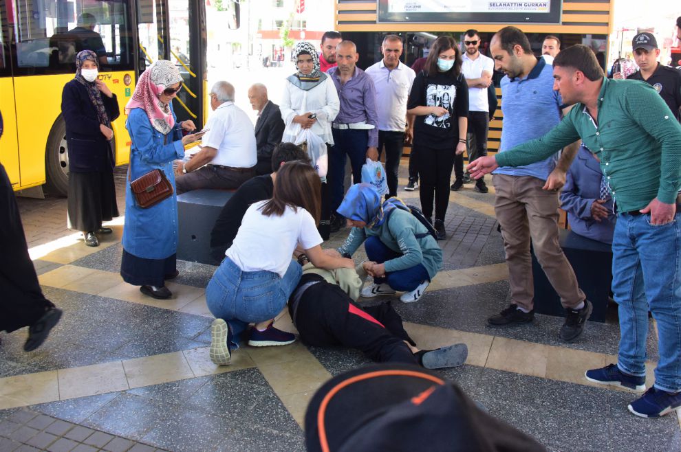 Şehrin farklı noktalarında tiyatro gösterimi yapıldı