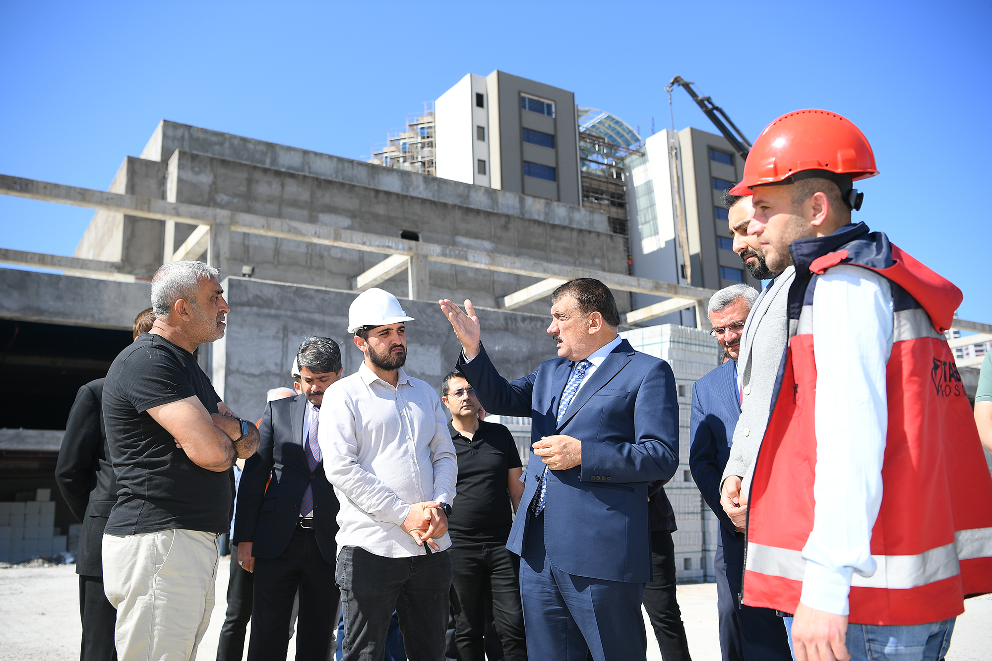 Malatya Büyükşehir Belediye Başkanı Selahattin Gürkan, güçlendirme ve yenileme çalışmalarının devam ettiği YİMPAŞ binasında incelemelerde bulunarak çalışmalar hakkında ilgililerden bilgiler aldı.