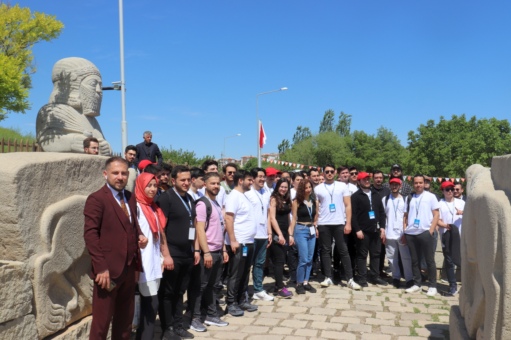 TCDD Taşımacılık AŞ ile Havelsan iş birliğinde hackathon etkinliği için Ankara’da yola çıkan Havelsan Ekspresinin taşıdığı özel yolcular Malatya Gar’da törenle karşılandı. Yazılımcı üniversiteli gençler Malatya’nın yöresel yemek tadına baktılar, tarihi mekanları gezdiler, şehir turu attılar.