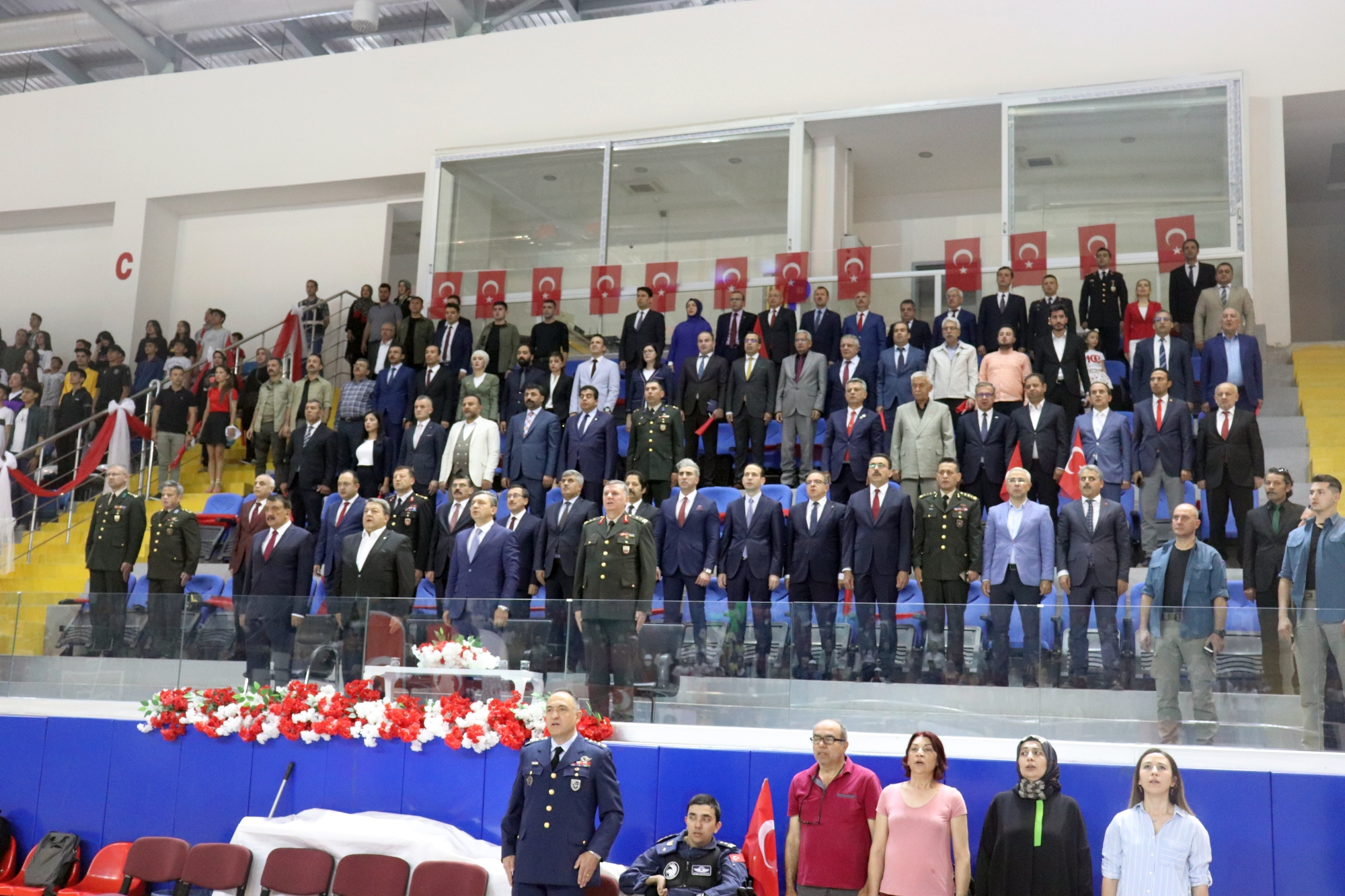 19 Mayıs Atatürk’ü Anma Gençlik ve Spor Bayramı etkinlikleri Merkez Spor Salonunda gerçekleştirilen programlarla kutlandı. 