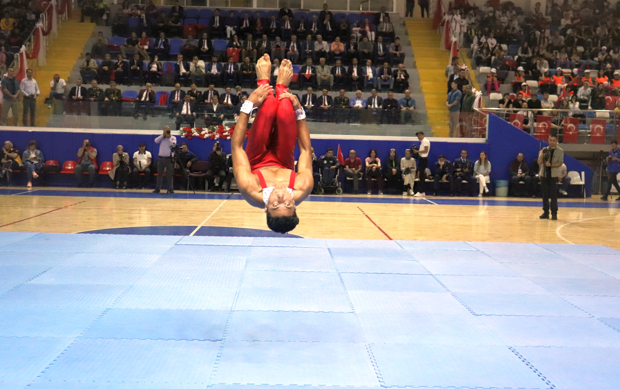 19 Mayıs Atatürk’ü Anma Gençlik ve Spor Bayramı etkinlikleri Merkez Spor Salonunda gerçekleştirilen programlarla kutlandı. 