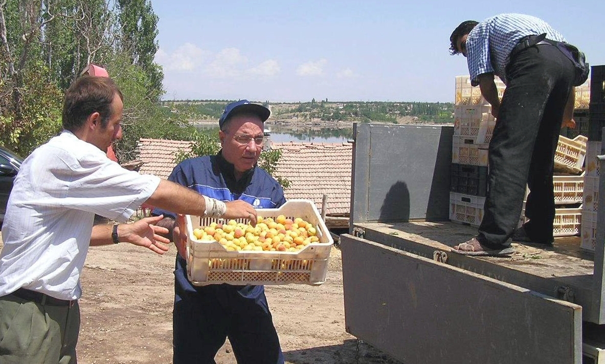 Tepkileriyle, sitemleriyle ve renkli eylemleriyle herkesin ve her kesimin takdirini kazanan, siyasetinde Malatya için verdiği mücadelesiyle bilinen Malatya Milletvekili Mevlüt Aslanoğlu, vefatını ardından 8 yıl geçti.