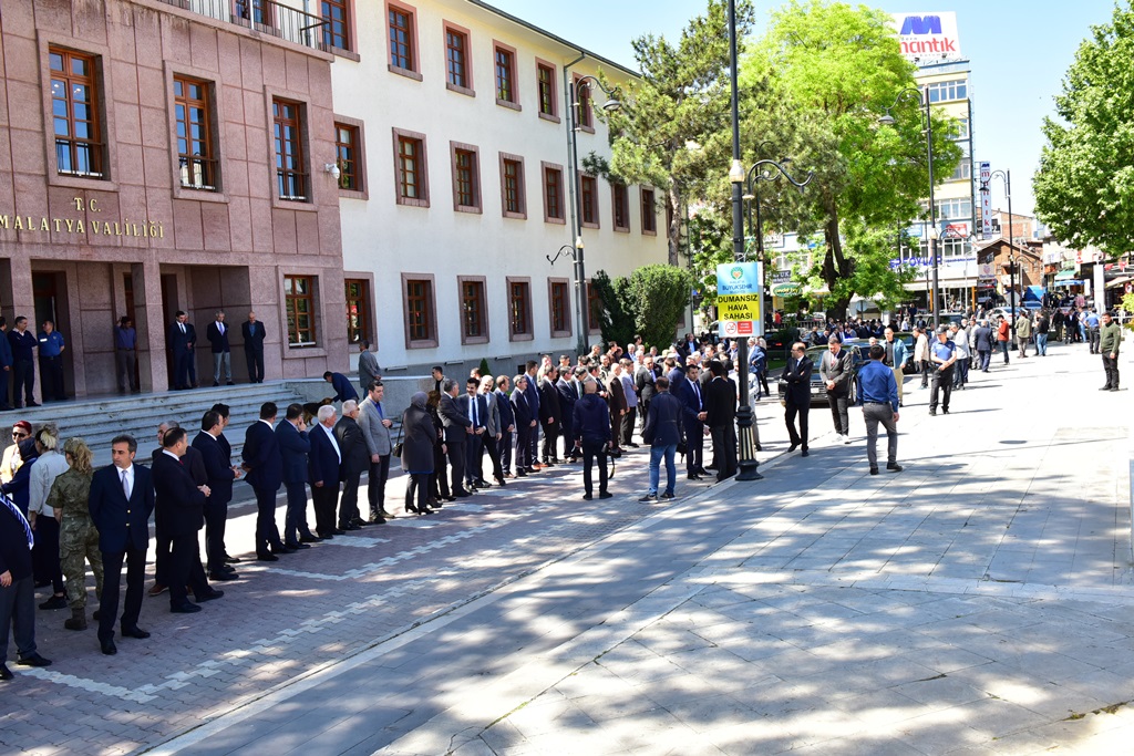 Valiler Kararnamesi ile Isparta Valiliğine atanan Vali Aydın Baruş, Malatya Valiliği önünde düzenlenen törenle 3.5 yıl görev yaptığı Malatya’dan uğurlandı.