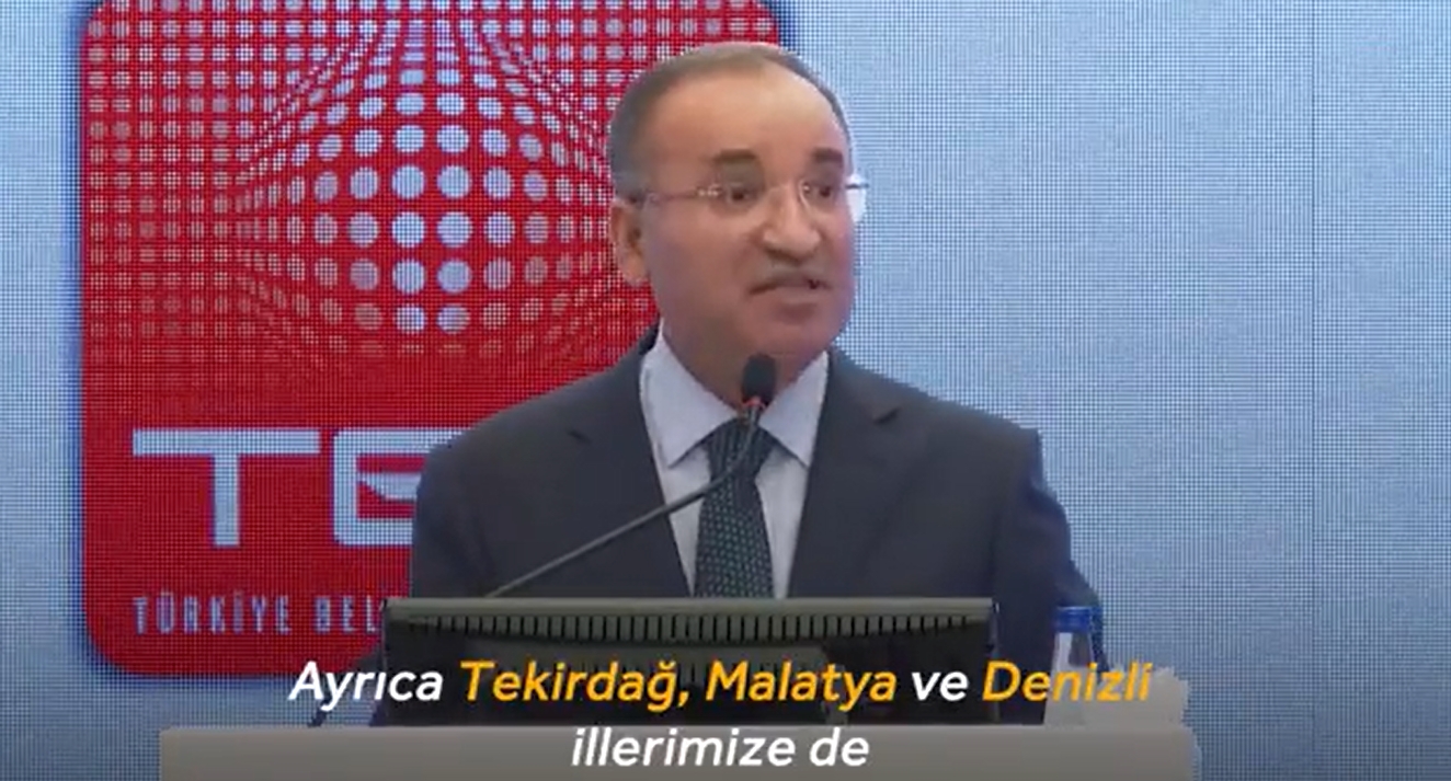 Adalet Bakanı Bekir Bozdağ,  Türkiye’de kurulacak olan 3 yeni bölge adliye mahkemesinden birisinin Malatya’da kurulacağını açıklayarak, “Böylelikle istinaf süreçlerinin hızlanmasına, yargılama süreçlerinde adaletin zamanında tecellisine de önemli katkılar vereceğini buradan ifade etmek isterim.”  dedi.