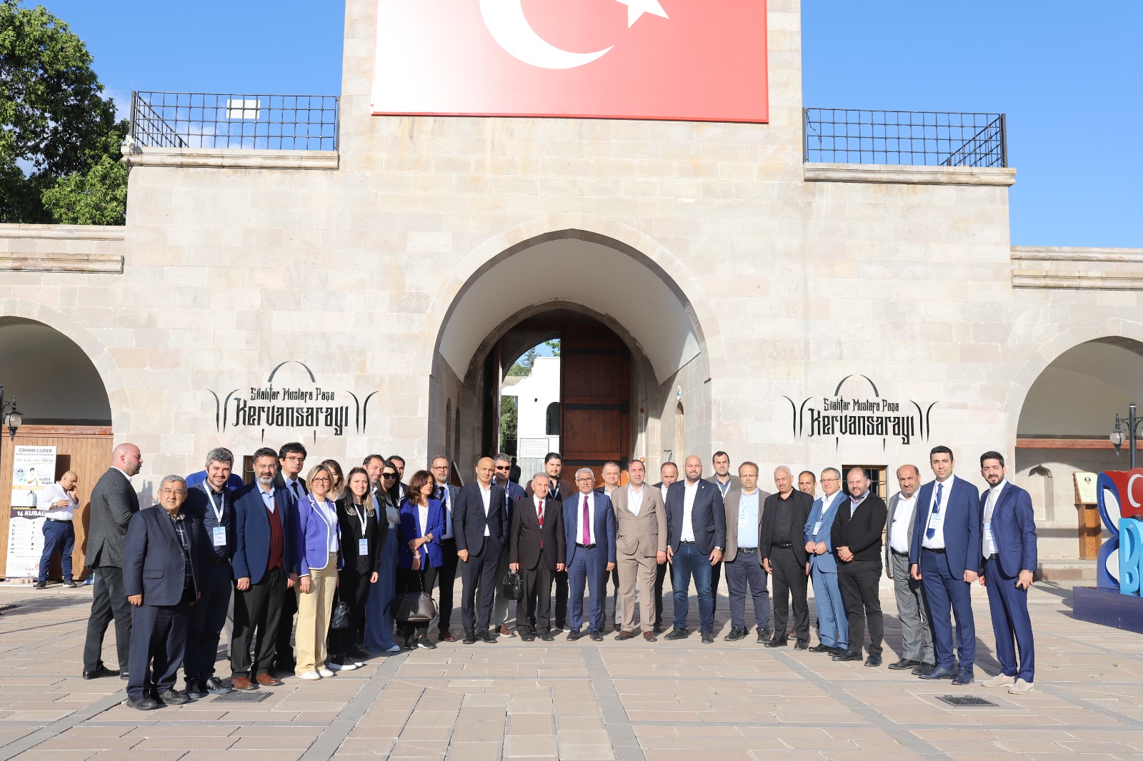 Malatya Organize Sanayi bölgesindeki ağır sanayi tesislerinden olan Baştürk Cam Fabrikasının daveti üzerine, Malatya’ya gelen Türkiye Maden Suyu Üreticileri Derneğinin Yönetim Kurulu Üyeleri, bir dizi ziyaret ve temaslarda bulunarak, olağan genel kurullarını Baştürk Cam Fabrikasının ev sahipliğinde, Malatya’da gerçekleştirdiler.