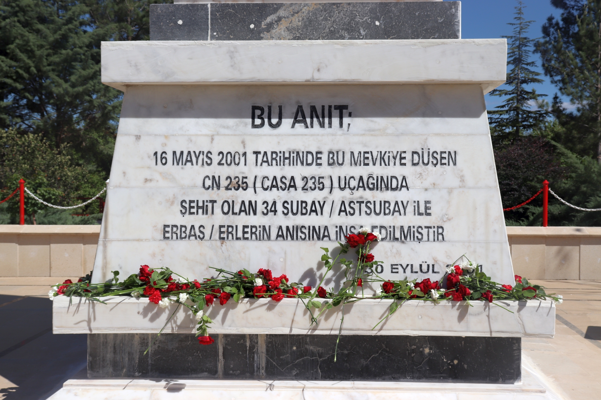 21 yıl önce, Kuzey Irak’tan dönmekte olan Özel Kuvvetler Komutanlığına bağlı personeli taşıyan CASA tipi nakliye uçağının Malatya’da düşmesi sonucu şehit düşen Özel Kuvvetler mensubu 34 şehit, şahadetlerinin yıldönümünde anıldılar.