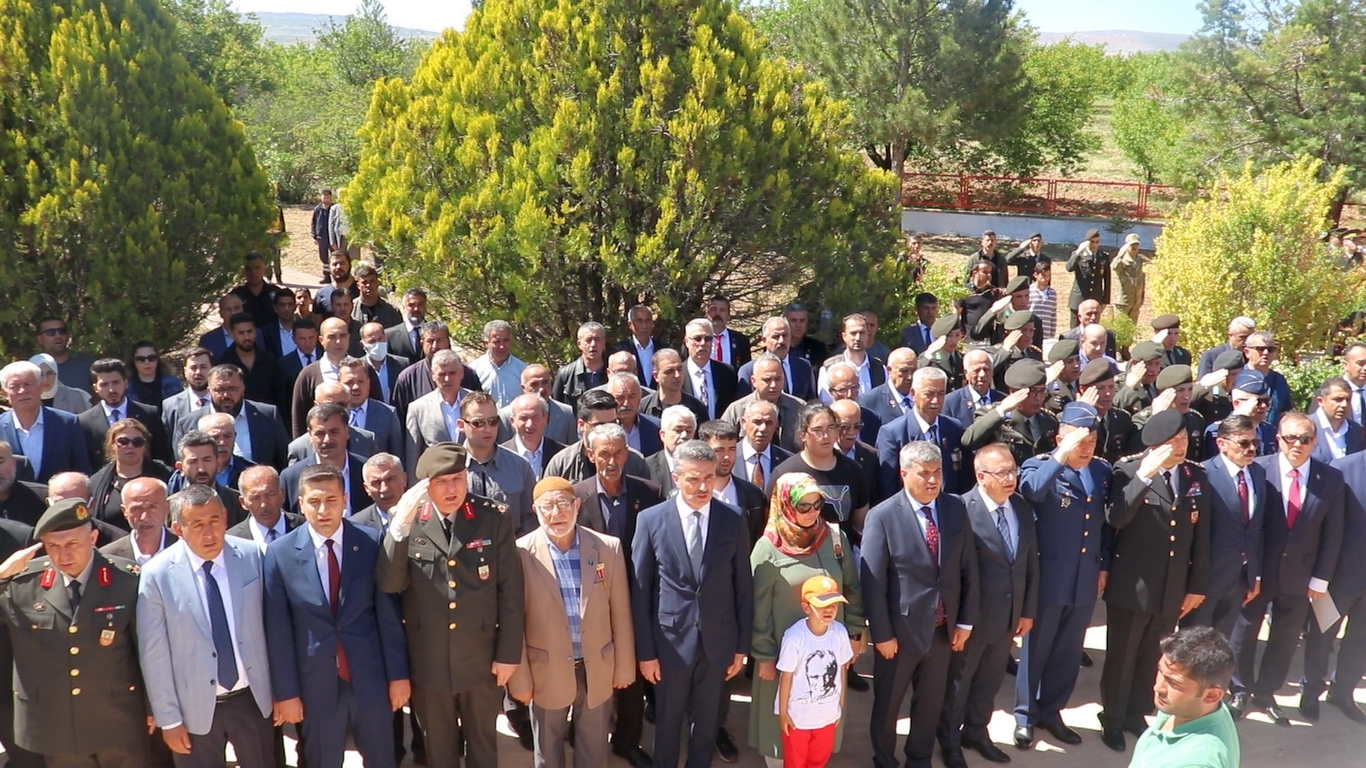 21 yıl önce, Kuzey Irak’tan dönmekte olan Özel Kuvvetler Komutanlığına bağlı personeli taşıyan CASA tipi nakliye uçağının Malatya’da düşmesi sonucu şehit düşen Özel Kuvvetler mensubu 34 şehit, şahadetlerinin yıldönümünde anıldılar.