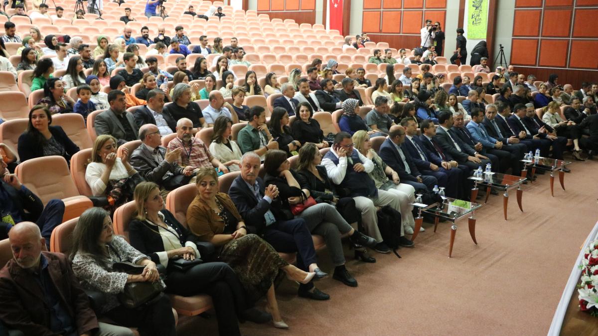 İnönü Üniversitesi İletişim Fakültesi ile Sinema Topluluğu tarafından düzenlenen,  Kültür ve Turizm Bakanlığı Sinema Genel Müdürlüğü tarafından desteklenen ve Yeşilyurt Belediyesi ile Battalgazi Belediyesinin sponsor olduğu İnönü Üniversitesi 14. Uluslararası Kısa Film Festivali’nin kapanış ve ödül takdim töreni gerçekleştirildi. 