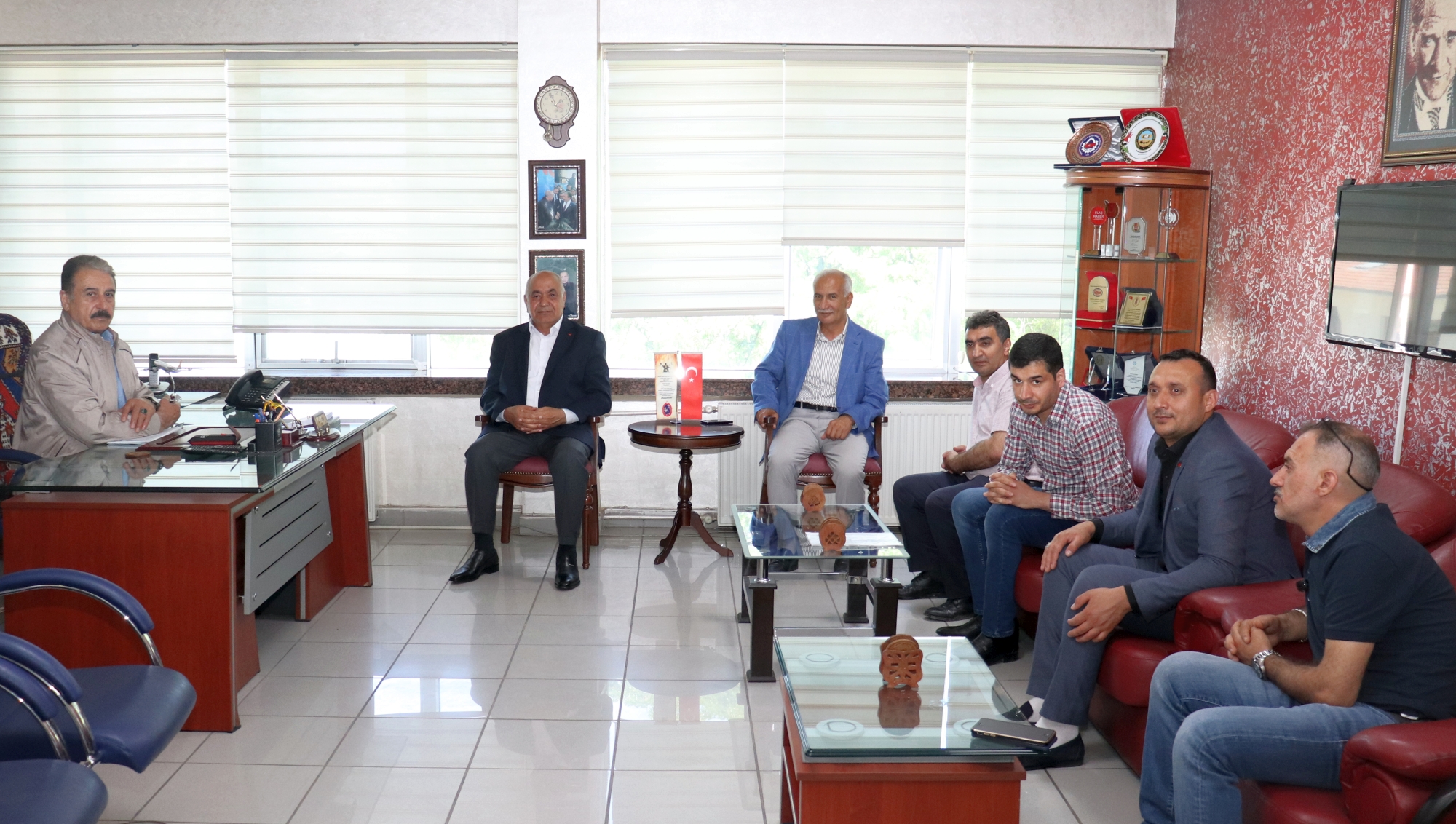 Malatya Esnaf ve Sanatkarlar Odaları Birliği (MESOB) Başkanı Şevket Keskin, artan maliyetler nedeniyle fırıncı esnafının zor günler geçirdiğini belirterek, “Bugün 260 TL’lik un 500 TL’ye çıktı. Bu maliyetlerin altında fırıncı esnafının kalkması çok zor” dedi.