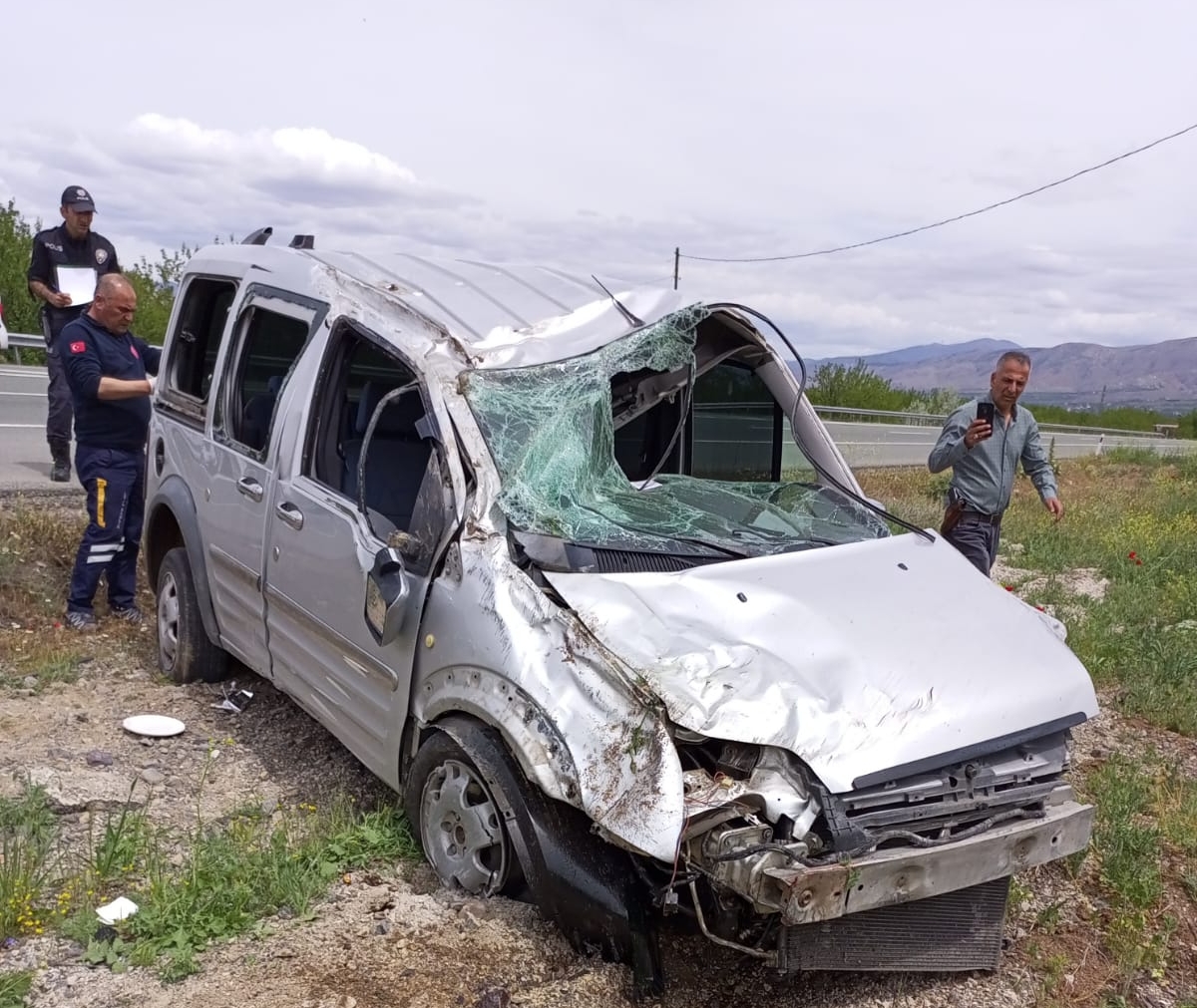 Ramazan Bayramının 1. Günü ilk trafik kazası haberi Kale ilçesinden geldi. Yoldan çıkarak takla atan aracın sürücüsü hayatını kaybetti.