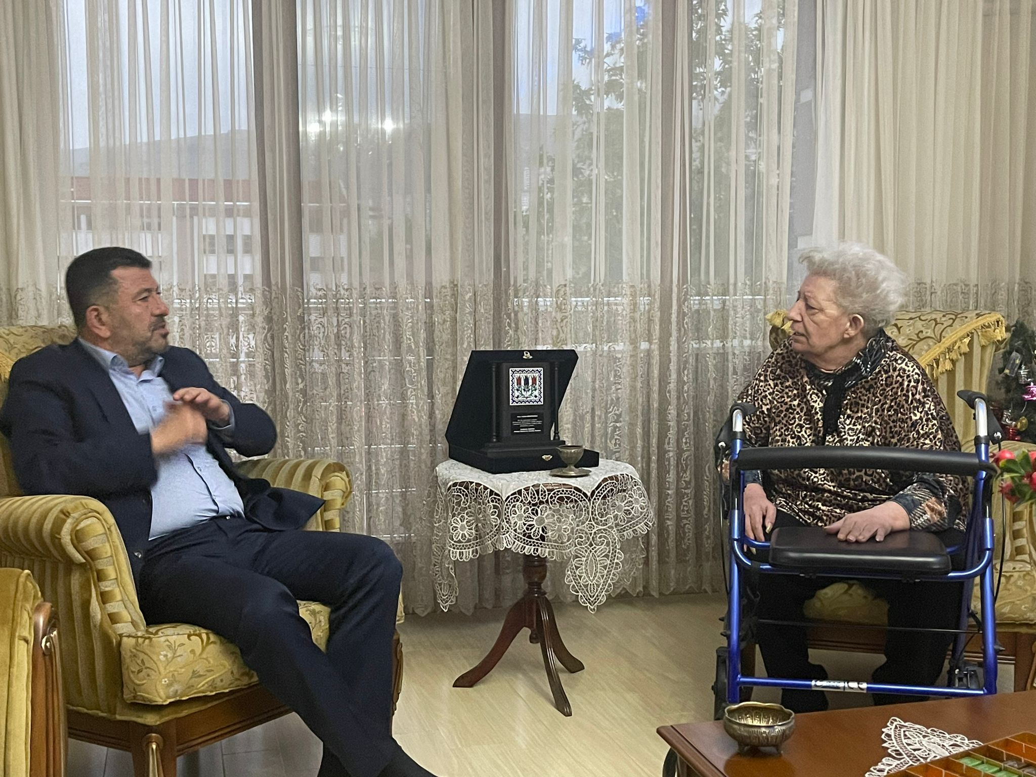 CHP Malatya Milletvekili Veli  Ağbaba, Malatya eski Belediye Başkanı Seyhan Semercioğlu’nun eşi Şahika Semercioğlu’nu ziyaret ederek, Ramazan Bayramı tebrik etti.