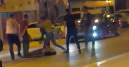 Kim bunlar,  Emniyet bekçisini dövdüler