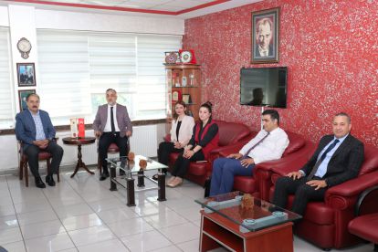 Keskin'den Bakan Özer'e tepki; “Ekmek sizin neyinize?”