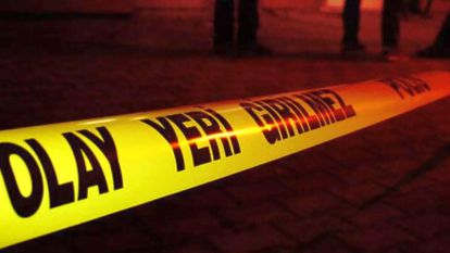 Camlı çerçeveyi kafasına vurdu; 1 yaralı