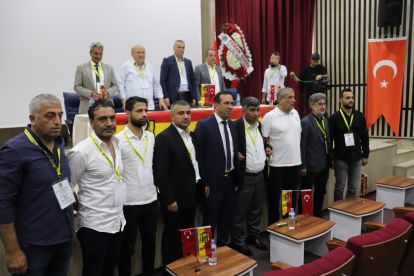 Yeni Malatyaspor tiyatrosu, yeni başkan gıyabında seçildi