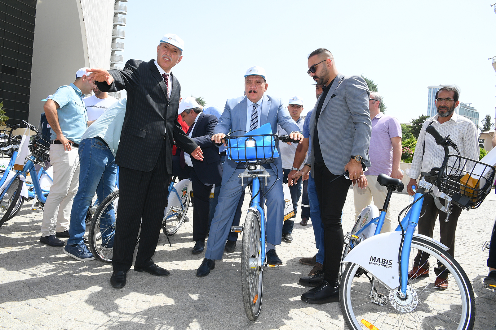 Çevre Haftası nedeniyle Malatya Valiliği, Malatya Büyükşehir Belediyesi ve Çevre Şehircilik ve İklim Değişikliği İl Müdürlüğü tarafından organize edilen, bisikletin günlük hayattaki kullanımını yaygınlaştırmak, çevre dostu ulaşım alanında farkındalık oluşturmak amacıyla “Çevre Dostu Bir Yaşam” için bisiklet turu etkinliği gerçekleştirildi.