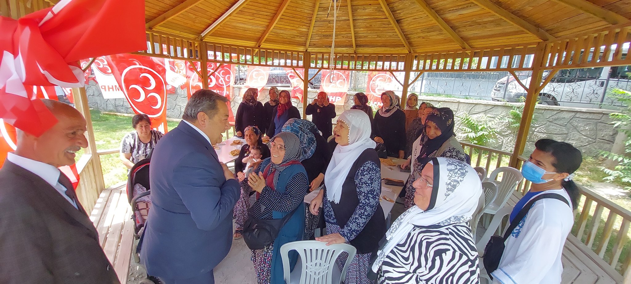 Milliyetçi Hareket Partisi (MHP) İlçe Başkanlığı tarafından 'Adım Adım 2023, İlçe İlçe Anlatma ve Aydınlatma' toplantıları kapsamında aynı günde 5 ilçe için yoğun katılımlı 4 ayrı toplantı gerçekleştirildi.