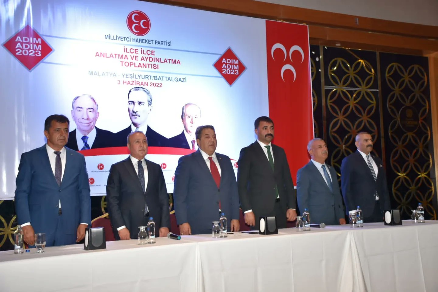 Milliyetçi Hareket Partisi (MHP) İlçe Başkanlığı tarafından 'Adım Adım 2023, İlçe İlçe Anlatma ve Aydınlatma' toplantıları kapsamında aynı günde 5 ilçe için yoğun katılımlı 4 ayrı toplantı gerçekleştirildi.